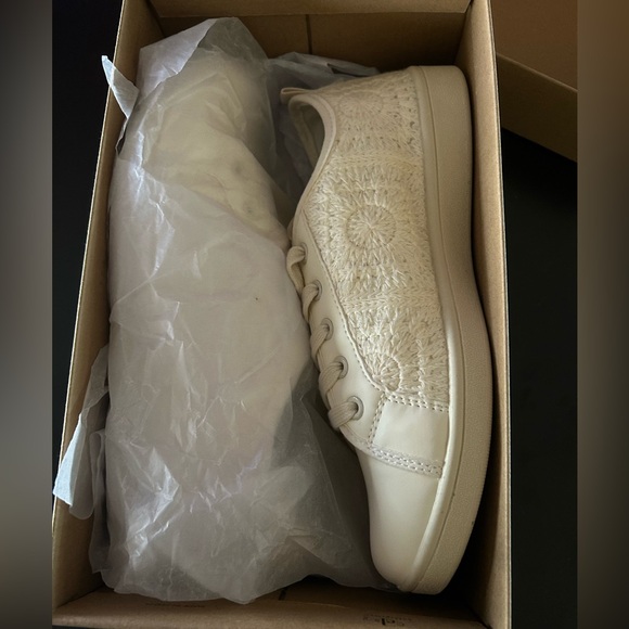 Dirty Laundry Crochet Side Sneaker Cream Size 9 New No Tags - Picture 9 of 10